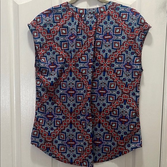 Liz Claiborne Women's Geometric Print Top - Red and Blue Size Petite Large - Picture 4 of 5